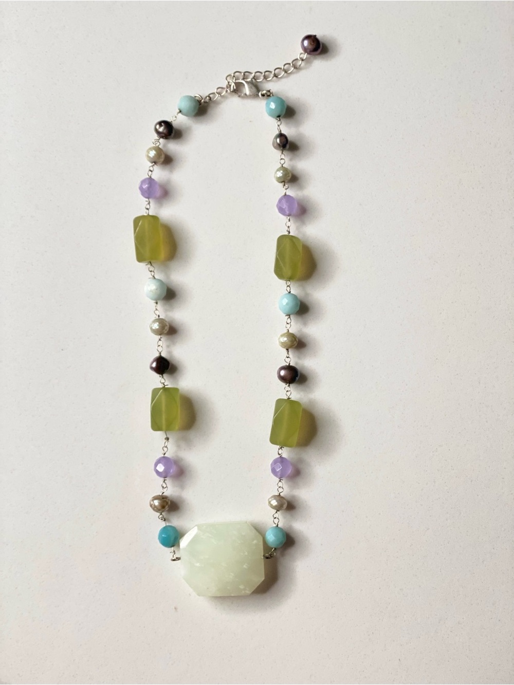 Women’s Necklace with Pale Green Stone and Olive Beads